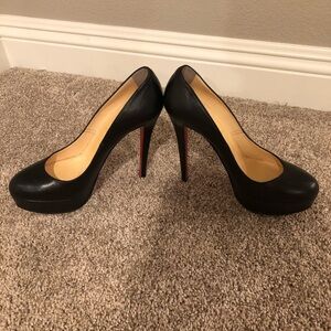 Christian Louboutin Black Leather Pumps size 39.5